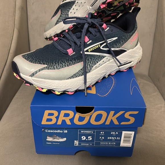 Brooks Cascadia 18 Women’s Trail Runners 9.5 - Picture 5 of 5